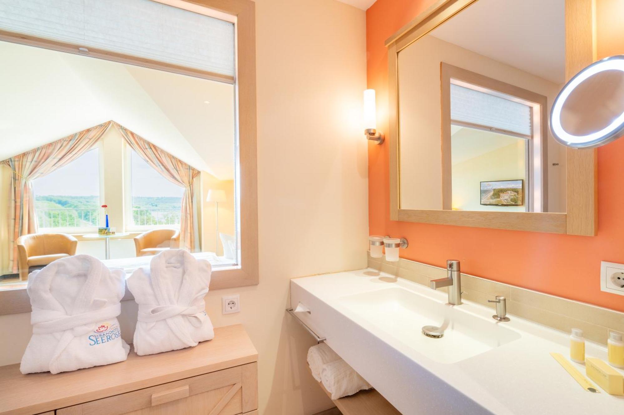 Strandhotel Seerose Kölpinsee Εξωτερικό φωτογραφία