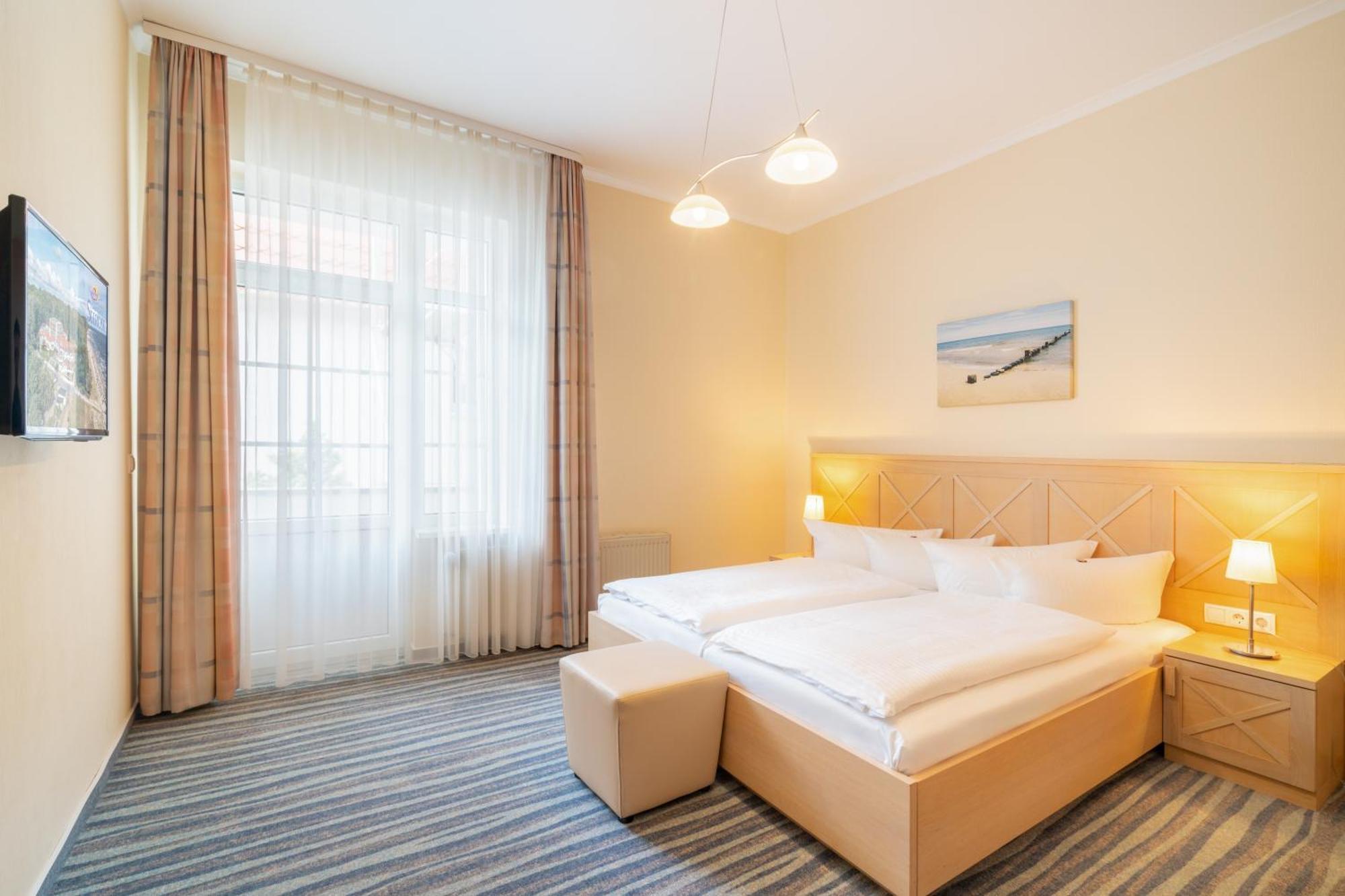 Strandhotel Seerose Kölpinsee Εξωτερικό φωτογραφία