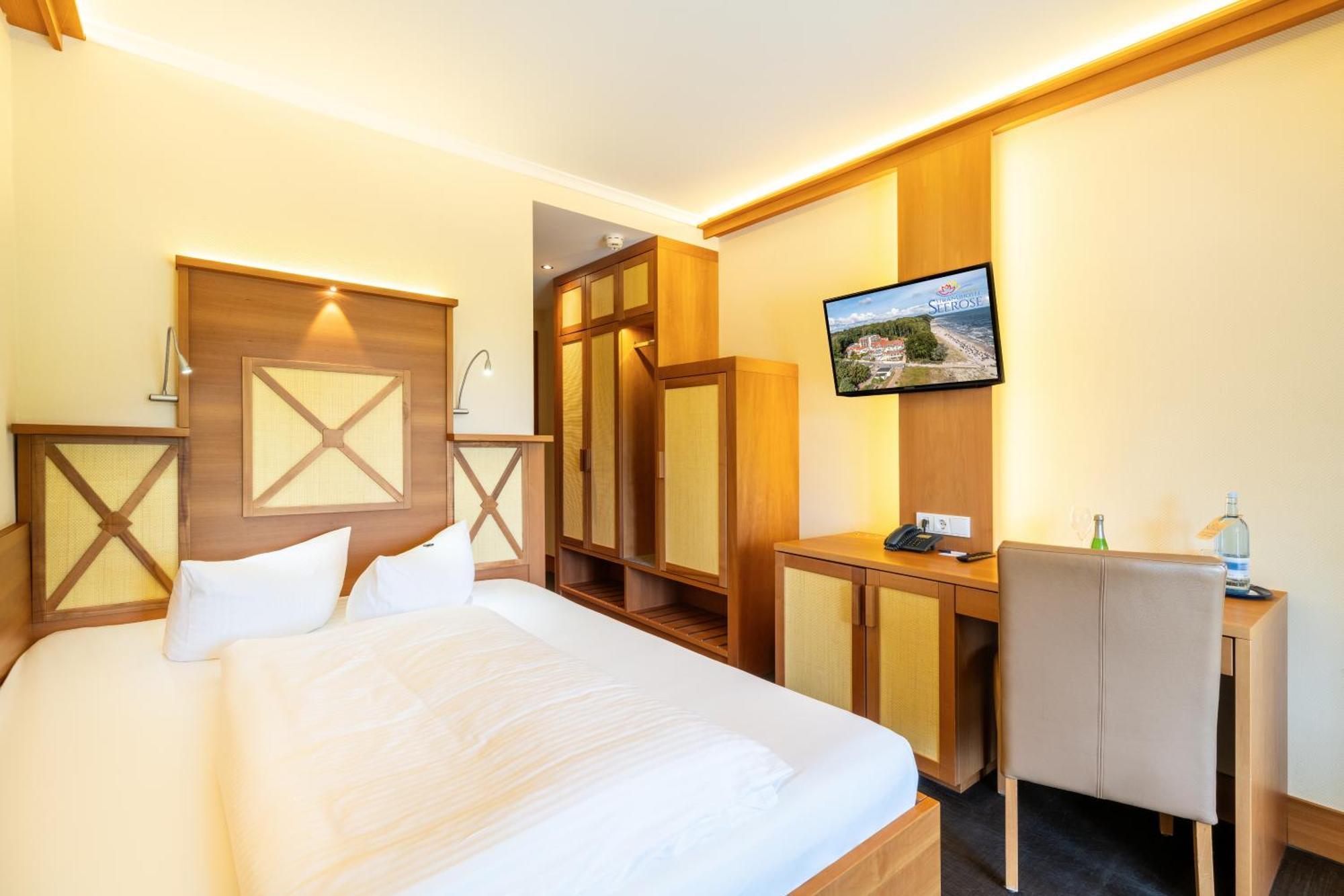 Strandhotel Seerose Kölpinsee Εξωτερικό φωτογραφία